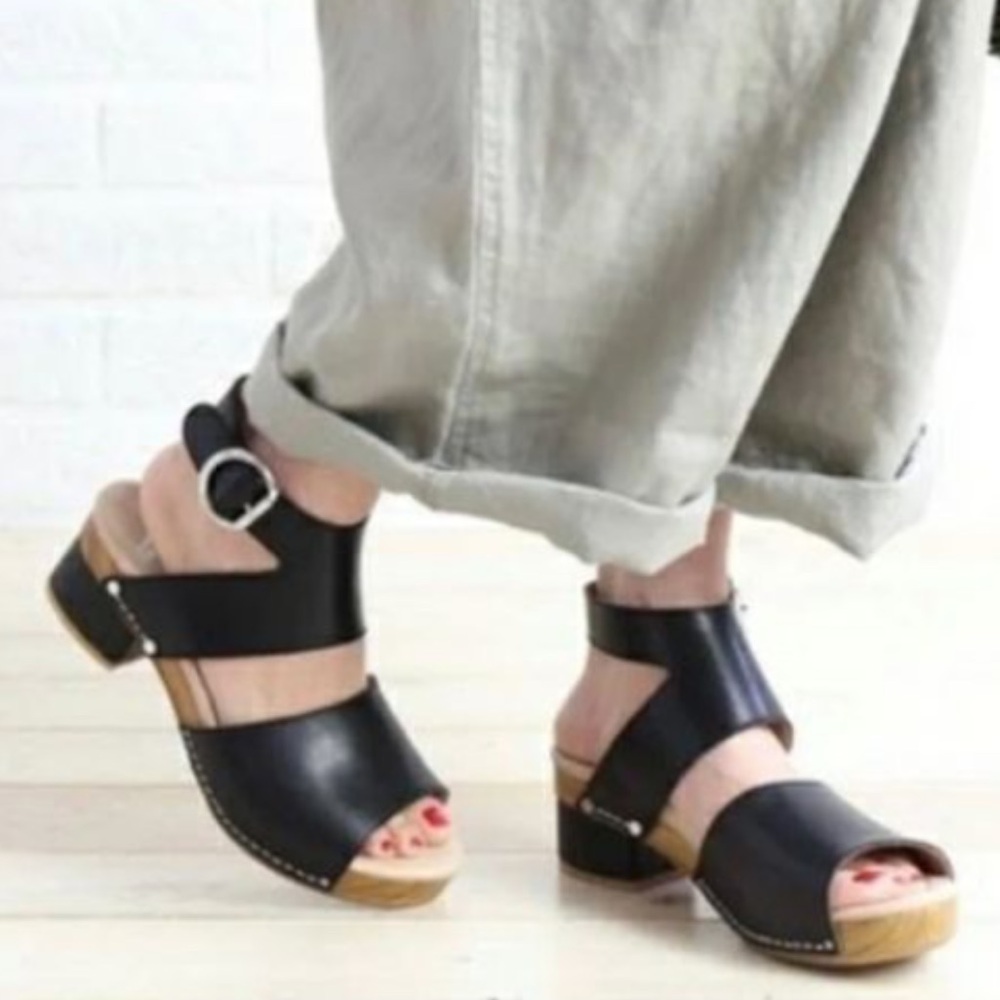 Dansco Malin Black Leather Sandal Size 39
